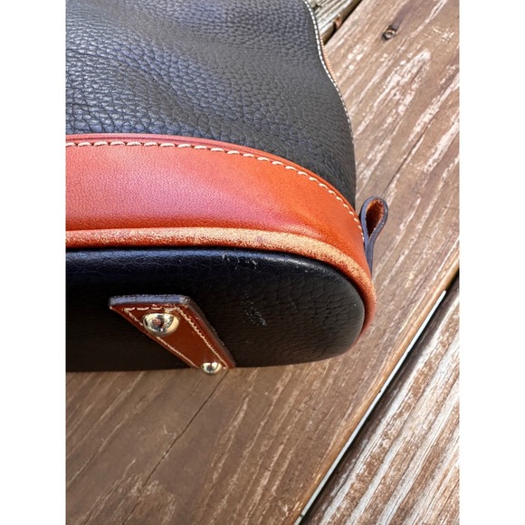 Dooney & Bourke Black British Tan Zip Pebble Grain Leather Dome Handbag - Picture 7 of 11
